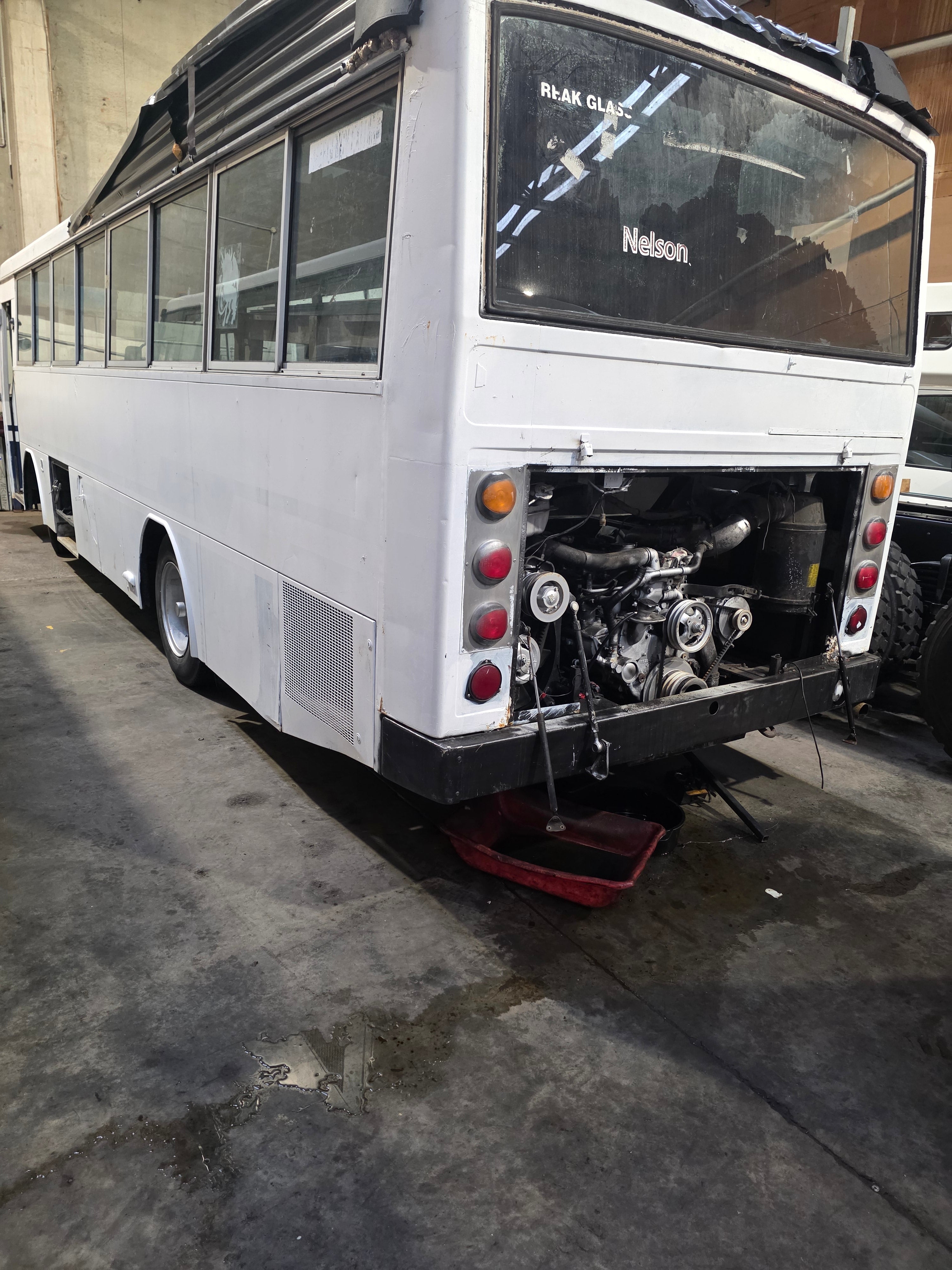 1987 Hino Rainbow H07C Pneumatic Bi-fold Door