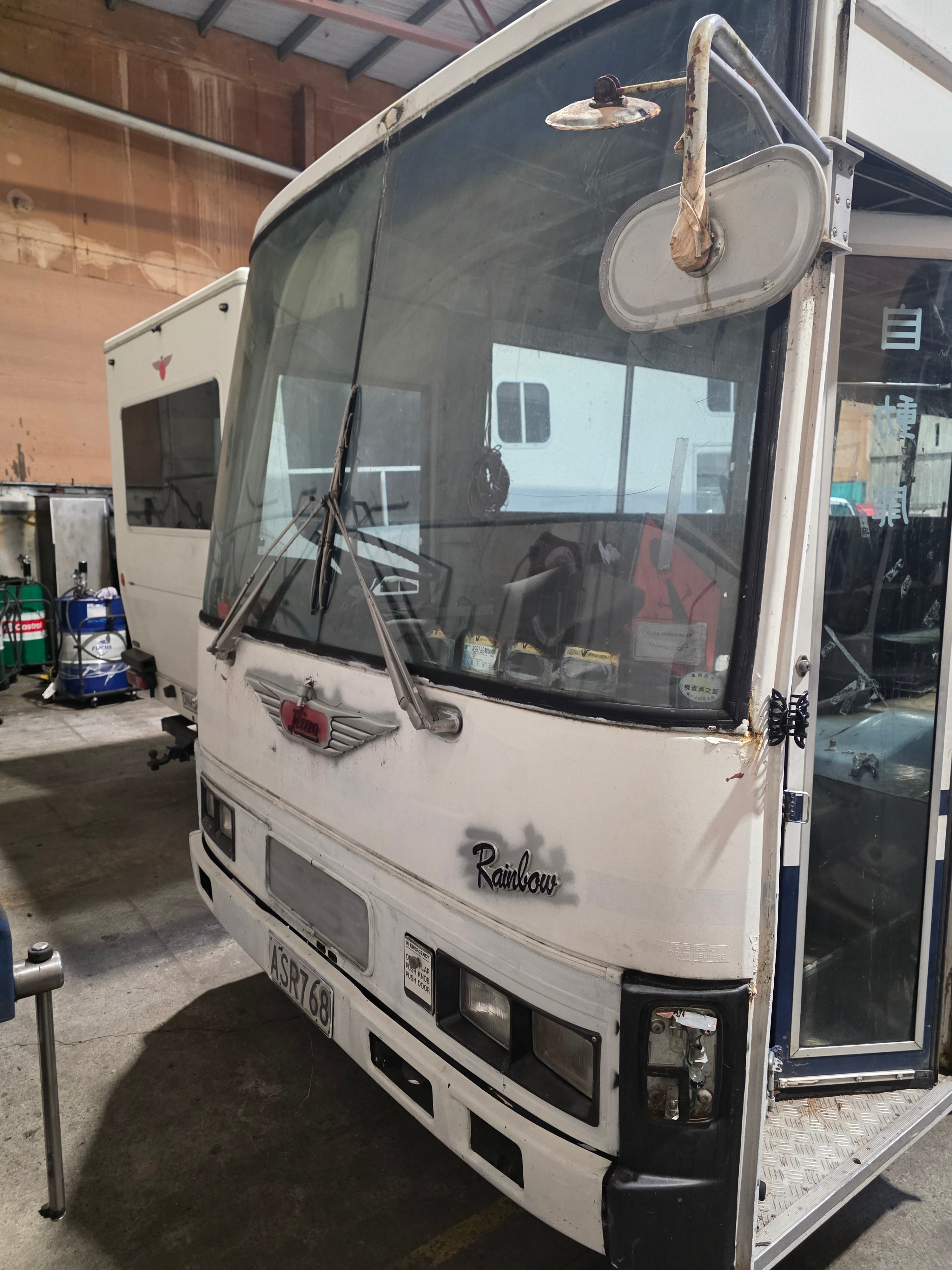 1987 Hino Rainbow H07C Pneumatic Bi-fold Door